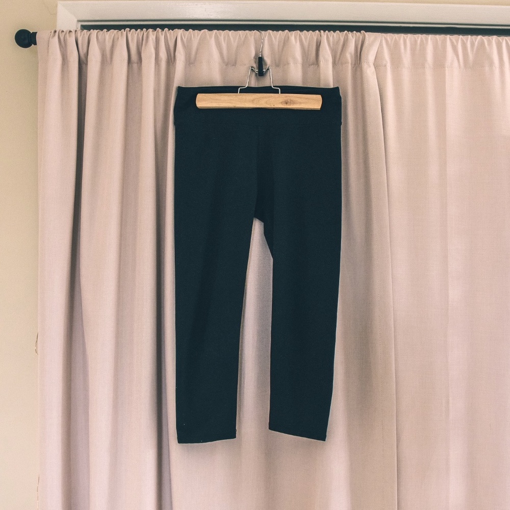 Fabletics Black Cropped Yoga Pants